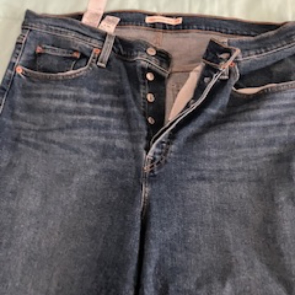 Levi bottom fly women’s ribcage